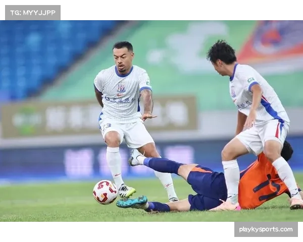 北京国安高位逼抢压制申花中场组织 但边路传中质量欠佳难破密集防守